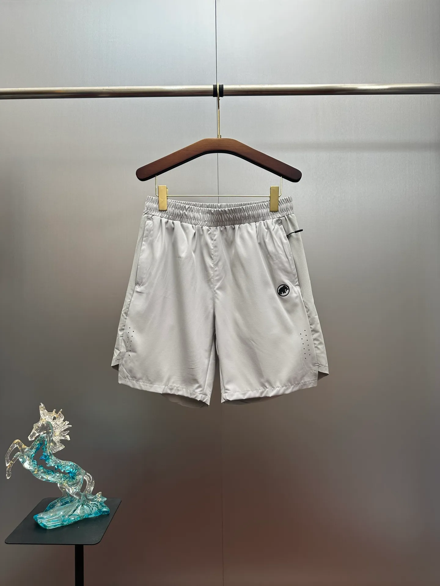 MAMMUT/ 95% ➕5% ， ， Breathable， 。 “ ”Buff。 Breathable ， ， 、 ， ， 。 ， 。 ， Classic Logo， Quality 。 ， 。 MAMMUT 。 ， ， 。 Citywalk ， ， ， ！ ：Black，Khaki， Sizes：L-3x L（ ：125 150 175 190）